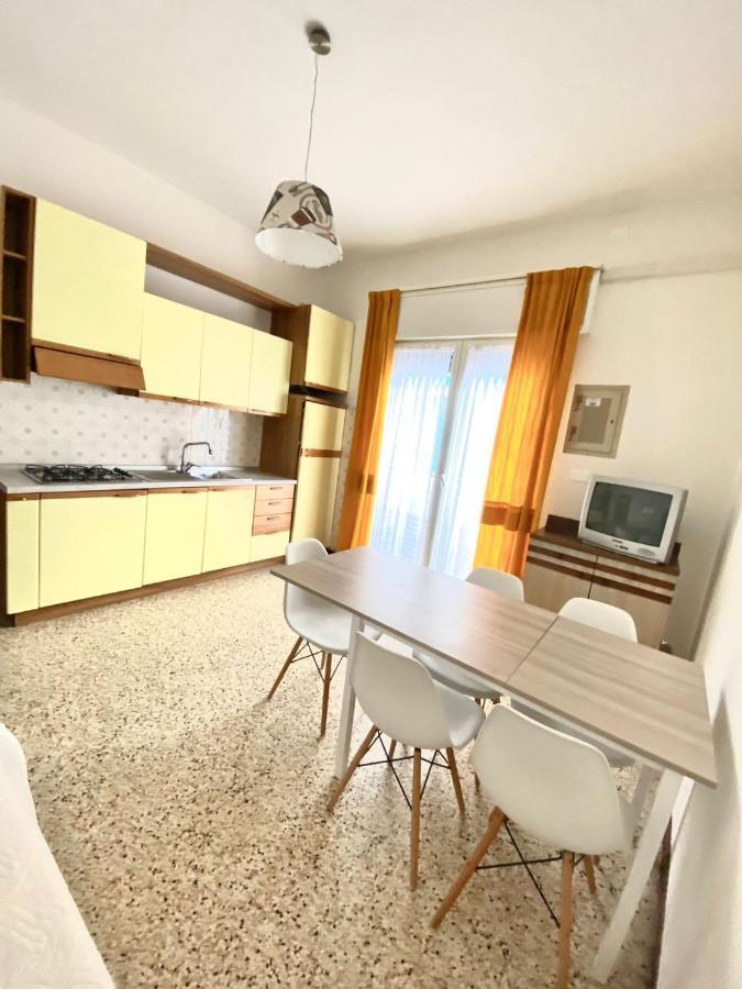 Euroresidence - Piazza Mazzini- 30 Mt Dal Mare Lido di Jesolo Exteriör bild