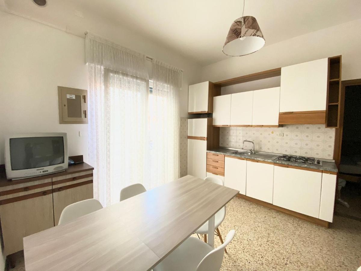 Euroresidence - Piazza Mazzini- 30 Mt Dal Mare Lido di Jesolo Exteriör bild